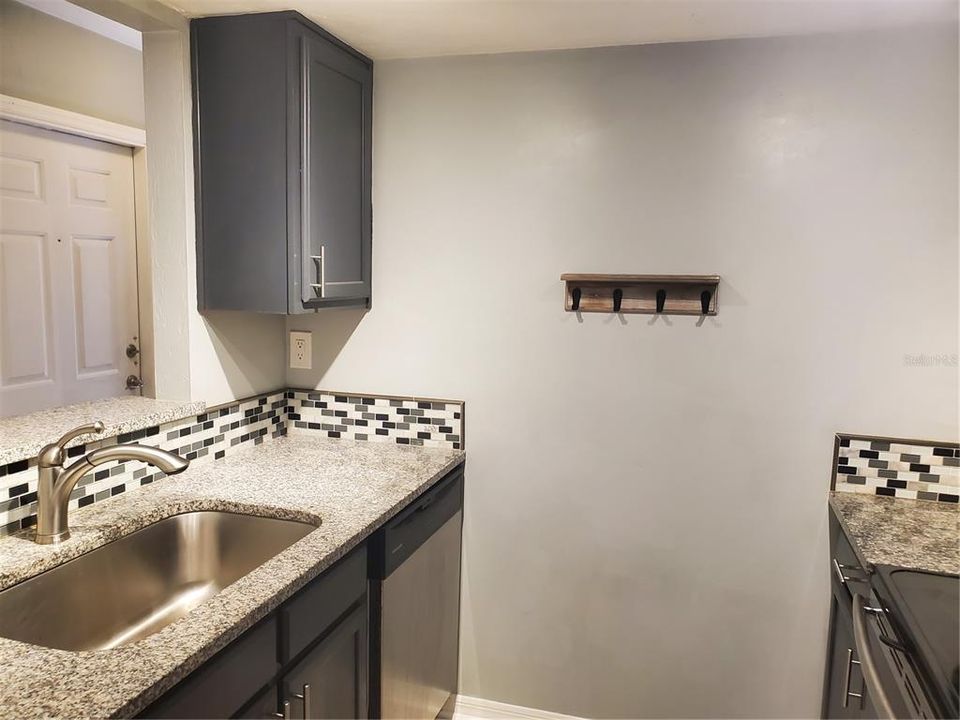 Recently Sold: $185,000 (2 beds, 2 baths, 1106 Square Feet)
