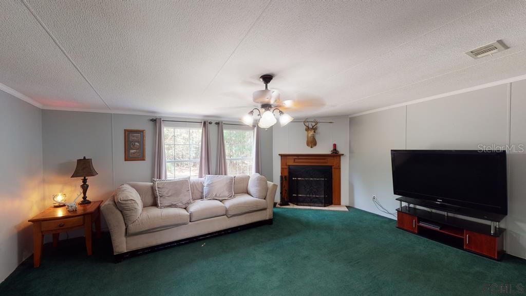 Recently Sold: $219,900 (3 beds, 2 baths, 1576 Square Feet)