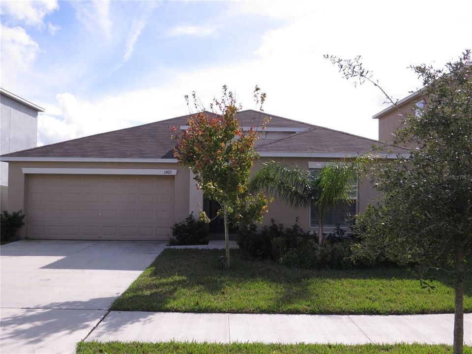 Recently Sold: $390,000 (4 beds, 2 baths, 1899 Square Feet)