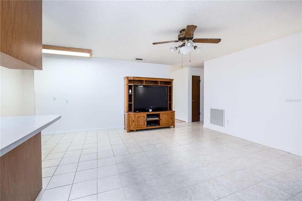 Recently Sold: $369,000 (3 beds, 2 baths, 1421 Square Feet)