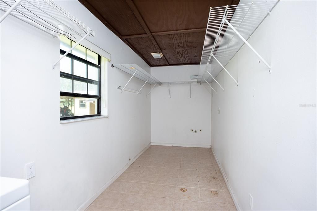 Vendido Recientemente: $369,000 (3 camas, 2 baños, 1421 Pies cuadrados)