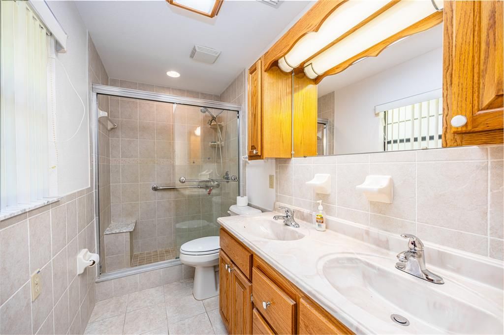 最近售出: $369,000 (3 贝兹, 2 浴室, 1421 平方英尺)