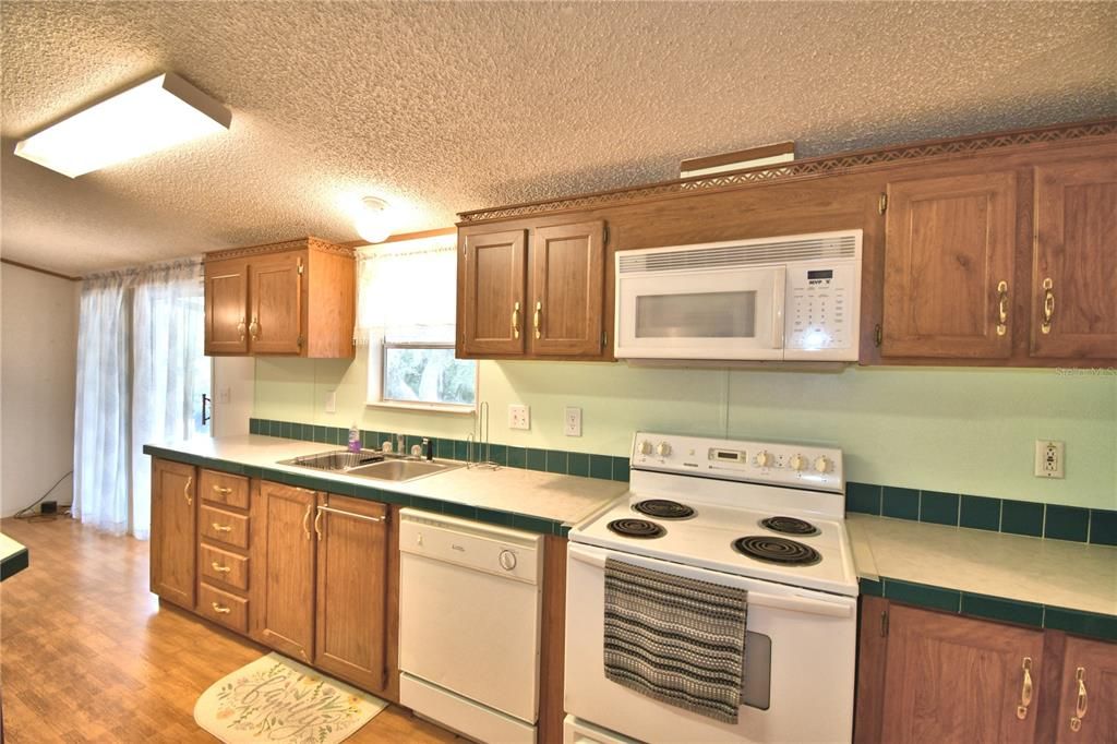 Recently Sold: $214,950 (3 beds, 2 baths, 1404 Square Feet)