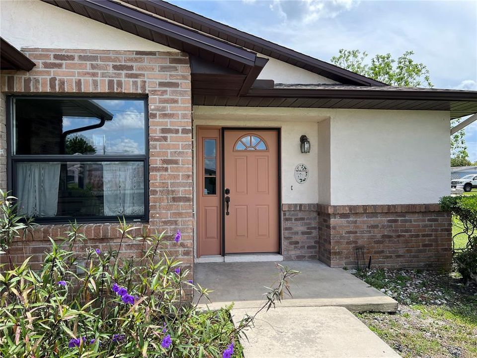 Recently Sold: $319,000 (3 beds, 2 baths, 1268 Square Feet)