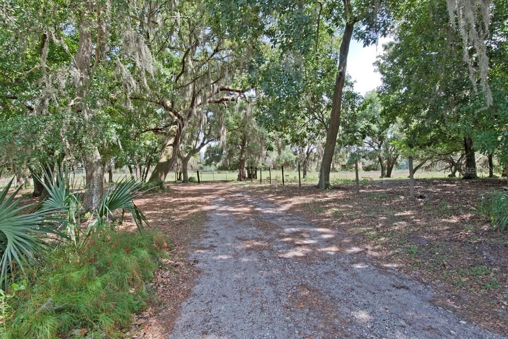 En Venta: $2,000,000 (27.00 acres)