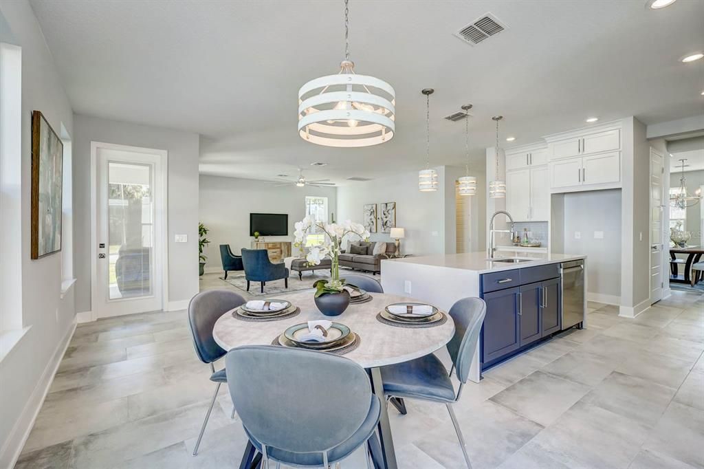 Active With Contract: $899,990 (4 beds, 3 baths, 2963 Square Feet)