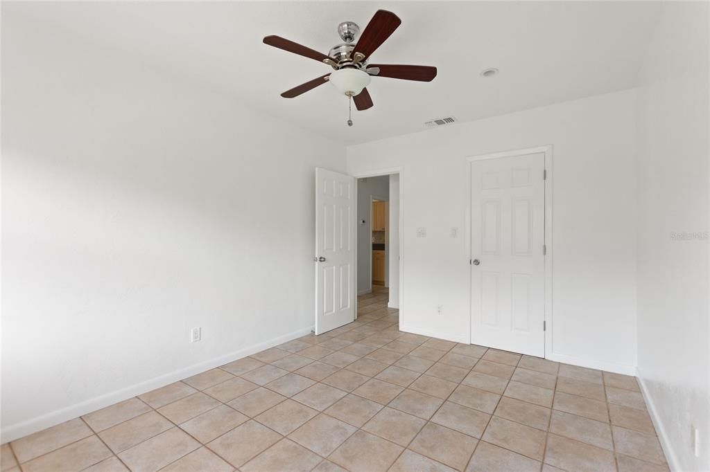 Active With Contract: $1,825 (2 beds, 1 baths, 875 Square Feet)