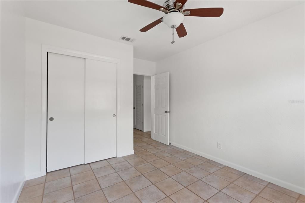 Active With Contract: $1,825 (2 beds, 1 baths, 875 Square Feet)