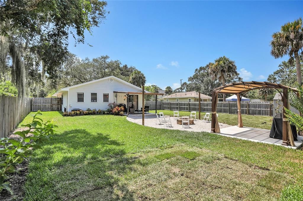 Recently Sold: $310,000 (3 beds, 1 baths, 1365 Square Feet)