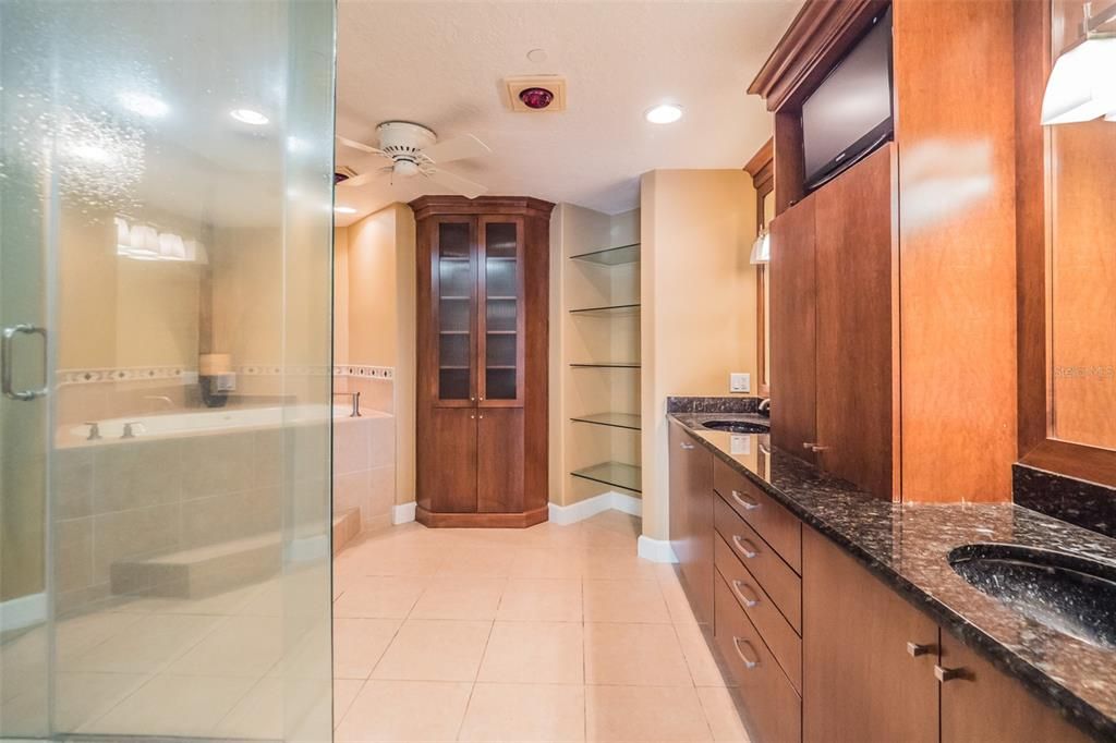 Recently Sold: $750,000 (3 beds, 3 baths, 3129 Square Feet)