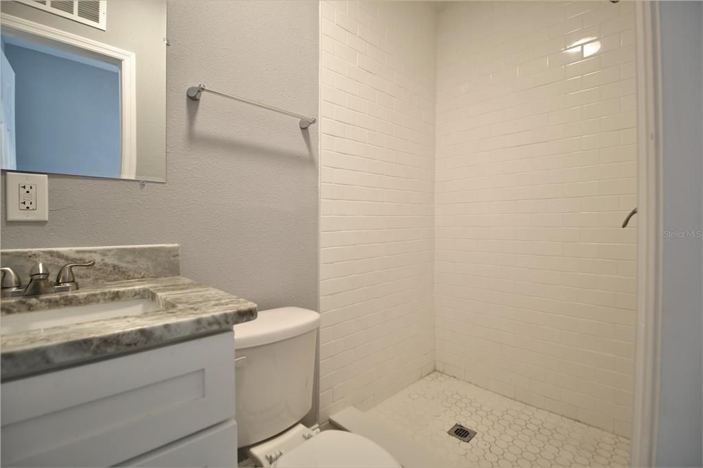 Recently Rented: $1,375 (1 beds, 1 baths, 400 Square Feet)