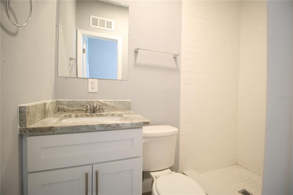 Recently Rented: $1,375 (1 beds, 1 baths, 400 Square Feet)