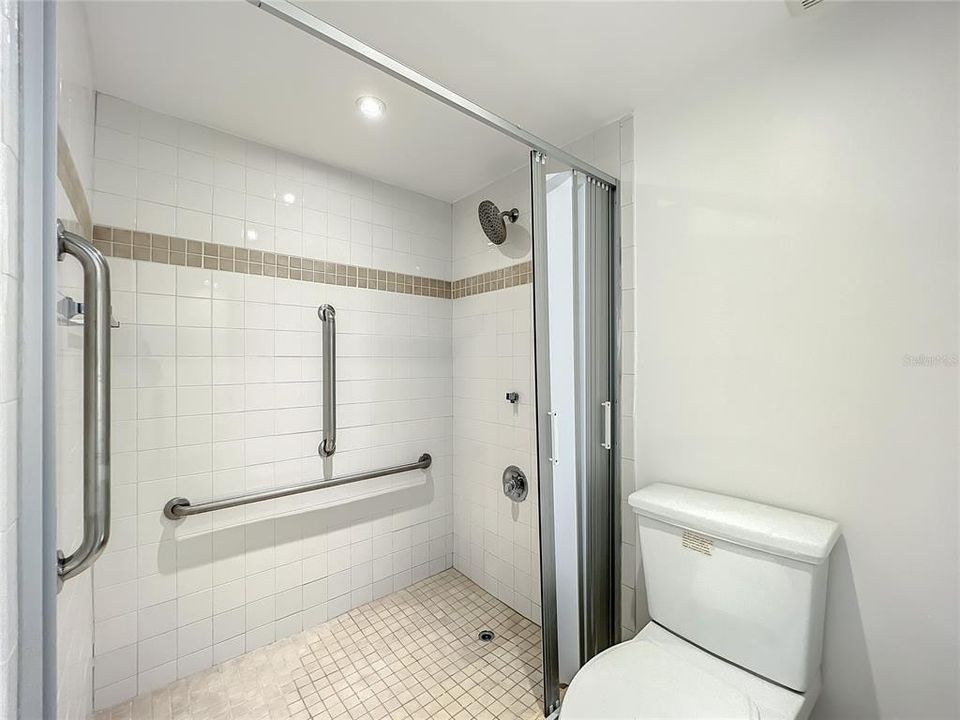 最近售出: $319,900 (2 贝兹, 2 浴室, 1326 平方英尺)