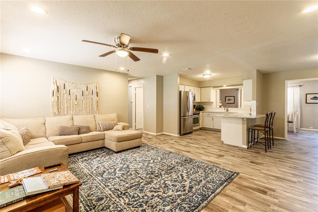 Recently Sold: $550,000 (3 beds, 2 baths, 1762 Square Feet)
