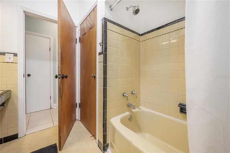 最近租的: $3,200 (4 贝兹, 2 浴室, 2757 平方英尺)