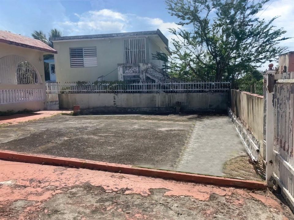 Vendido Recientemente: $62,000 (3 camas, 2 baños, 850 Pies cuadrados)