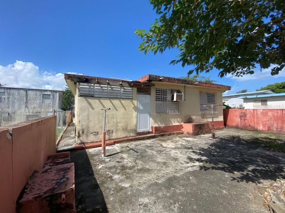 Vendido Recientemente: $62,000 (3 camas, 2 baños, 850 Pies cuadrados)