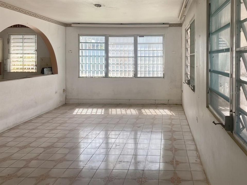 Vendido Recientemente: $62,000 (3 camas, 2 baños, 850 Pies cuadrados)