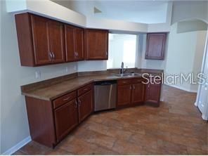 Recently Rented: $2,350 (3 beds, 2 baths, 2584 Square Feet)