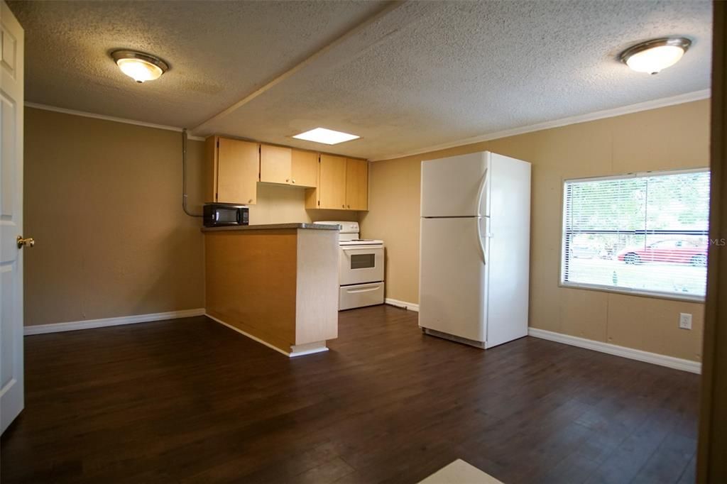 Recently Rented: $950 (2 beds, 1 baths, 1460 Square Feet)