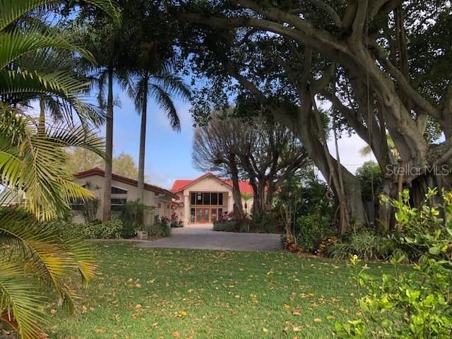 Recently Sold: $2,700,000 (5 beds, 4 baths, 5005 Square Feet)