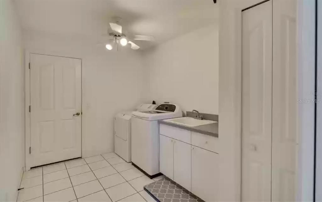 Recently Rented: $3,650 (3 beds, 2 baths, 2662 Square Feet)