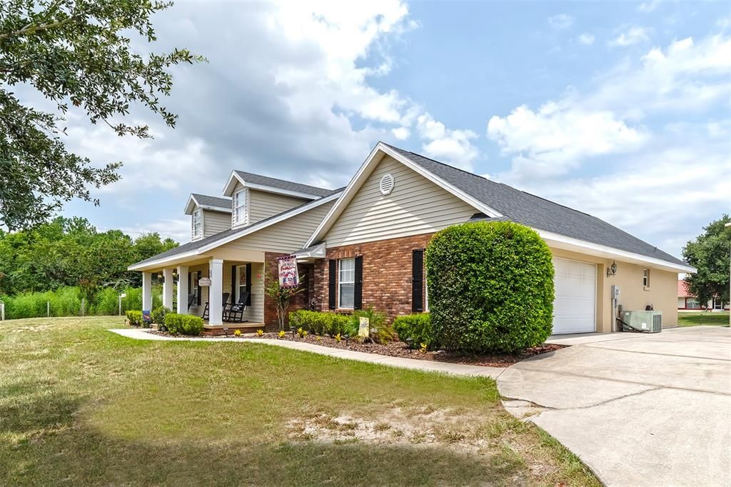 Front View w/Side Garage