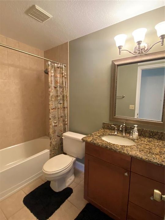 最近租的: $2,800 (3 贝兹, 2 浴室, 2005 平方英尺)