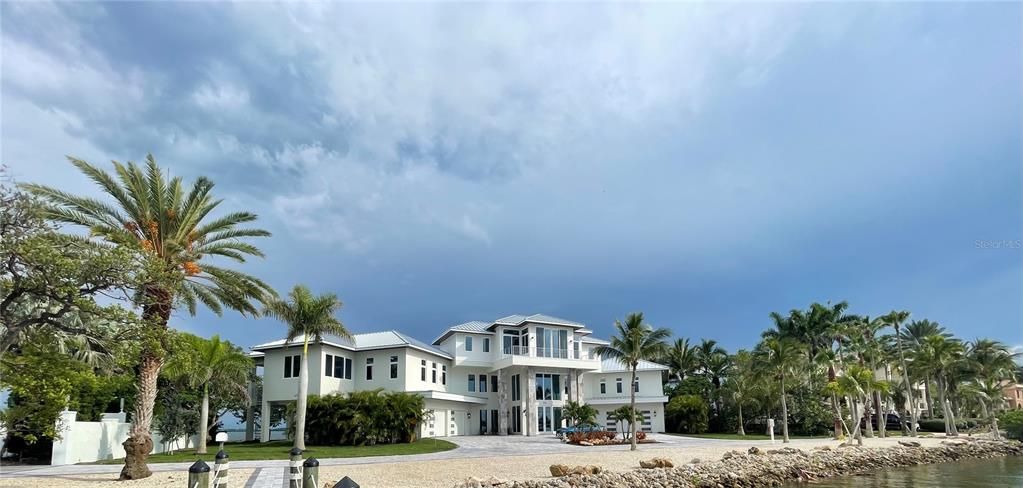 Recently Sold: $8,500,000 (4 beds, 5 baths, 5302 Square Feet)