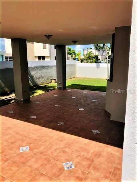 Vendido Recientemente: $390,000 (4 camas, 2 baños, 2050 Pies cuadrados)