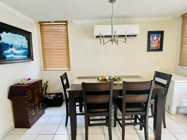 Vendido Recientemente: $390,000 (4 camas, 2 baños, 2050 Pies cuadrados)