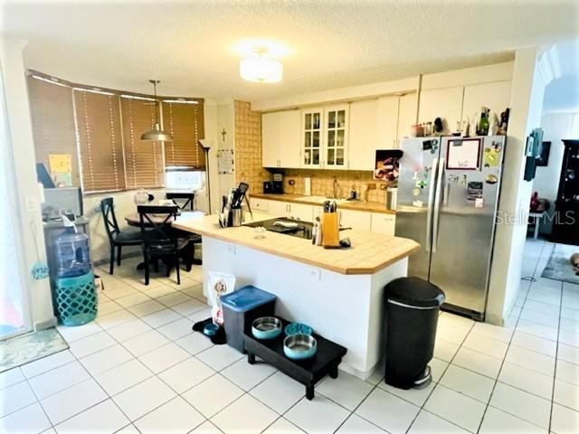 Recently Sold: $390,000 (4 beds, 2 baths, 2050 Square Feet)