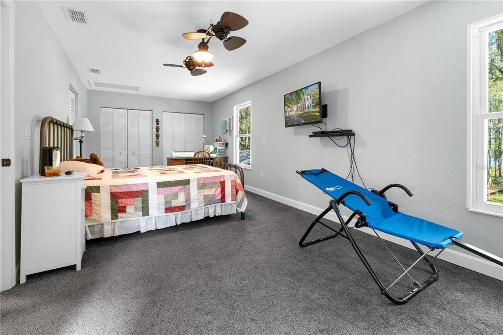 Recently Sold: $585,000 (3 beds, 2 baths, 2328 Square Feet)