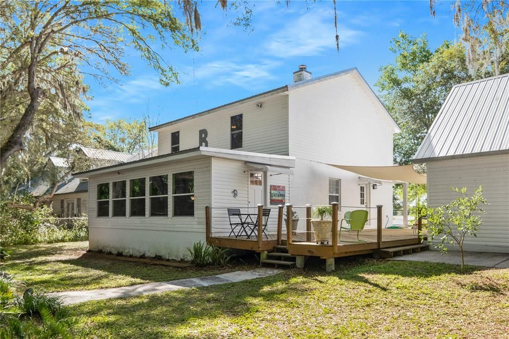 Recently Sold: $585,000 (3 beds, 2 baths, 2328 Square Feet)