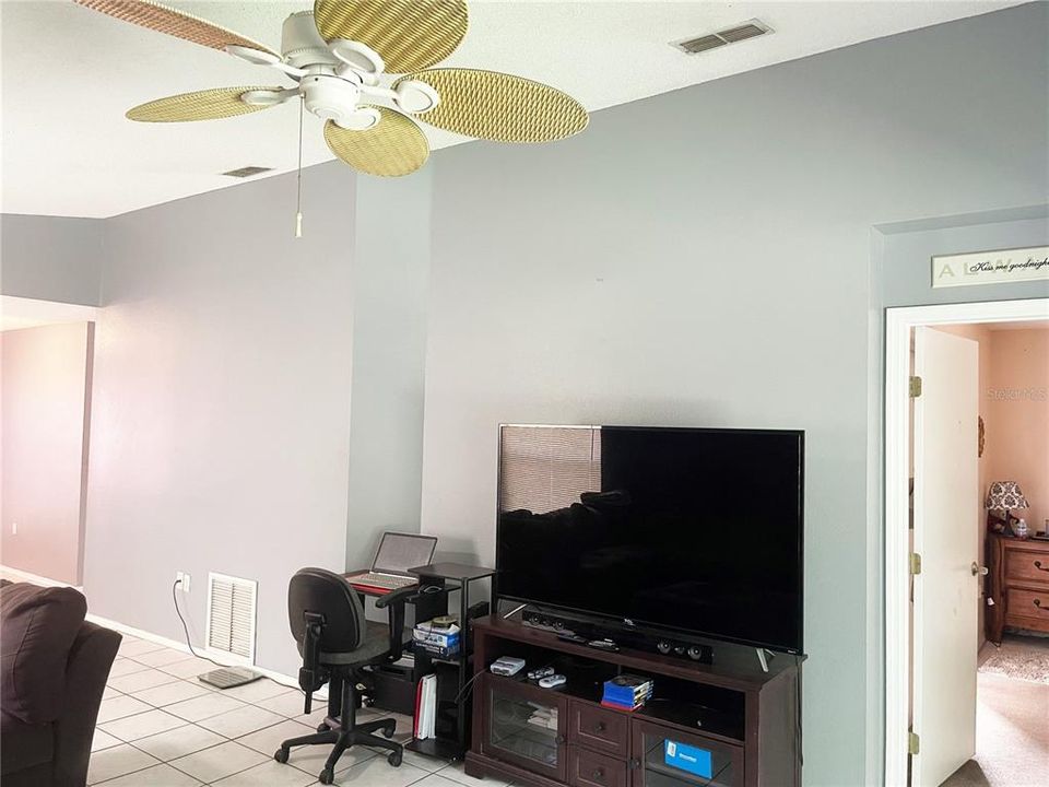 Recently Sold: $280,000 (3 beds, 2 baths, 1364 Square Feet)