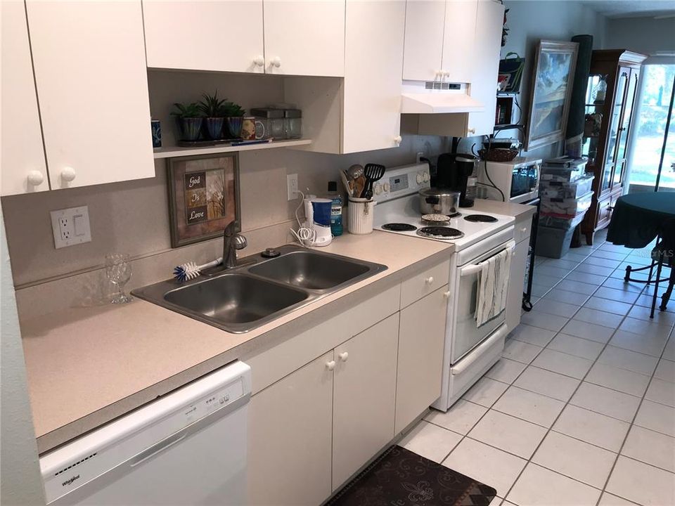 Recently Rented: $1,100 (1 beds, 1 baths, 924 Square Feet)