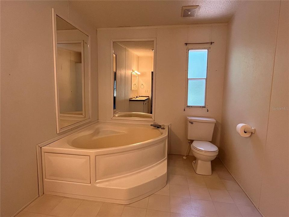 最近售出: $174,000 (3 贝兹, 2 浴室, 1736 平方英尺)