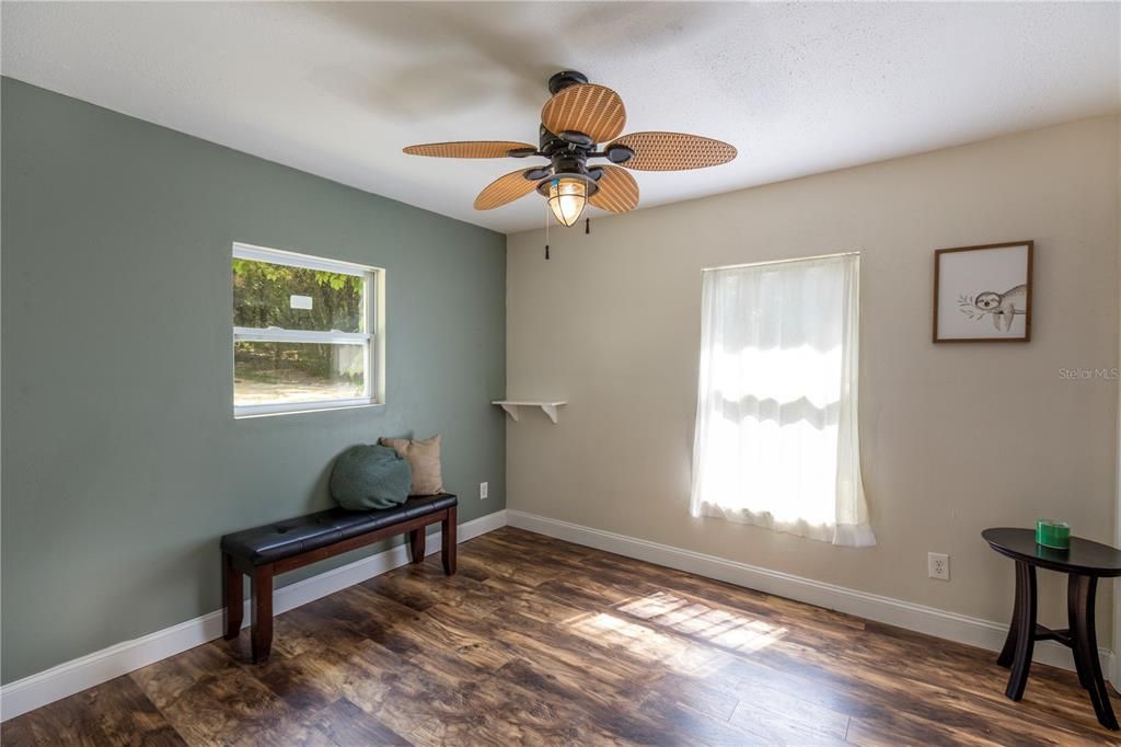 Recently Sold: $225,000 (2 beds, 1 baths, 932 Square Feet)