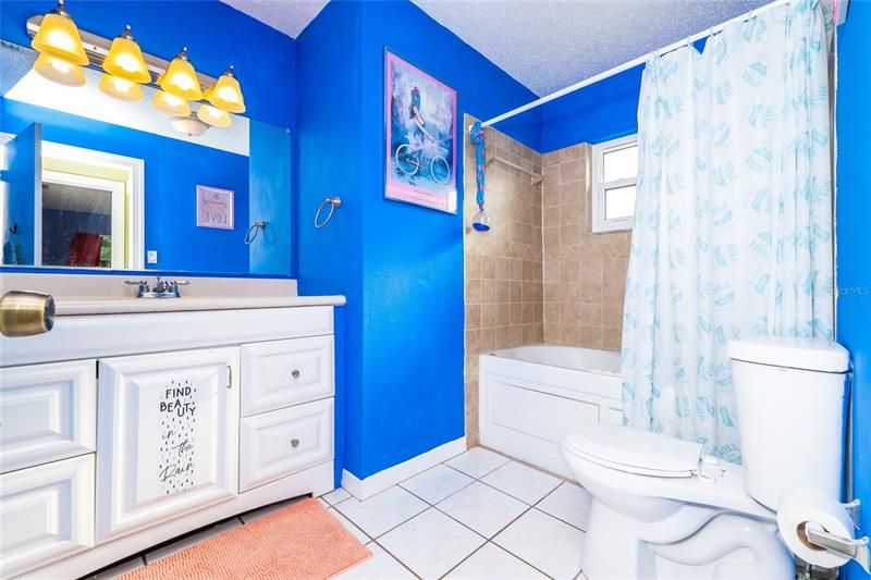 最近售出: $270,000 (3 贝兹, 2 浴室, 1346 平方英尺)