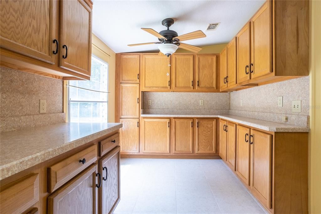 Recently Sold: $250,000 (3 beds, 2 baths, 1782 Square Feet)