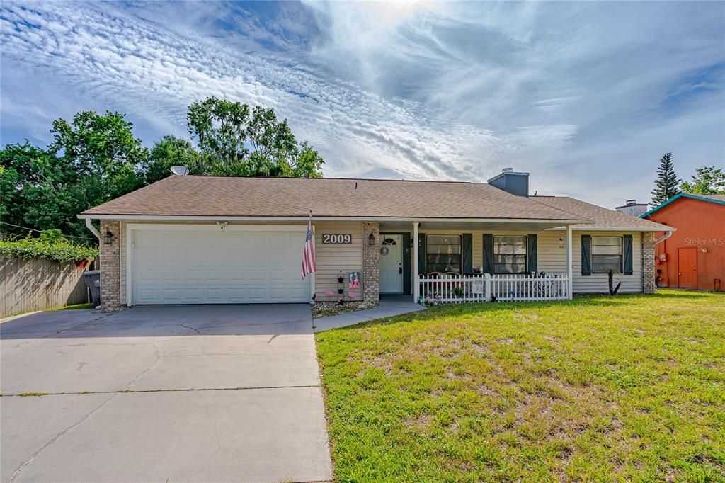 Recently Sold: $349,000 (3 beds, 2 baths, 1464 Square Feet)