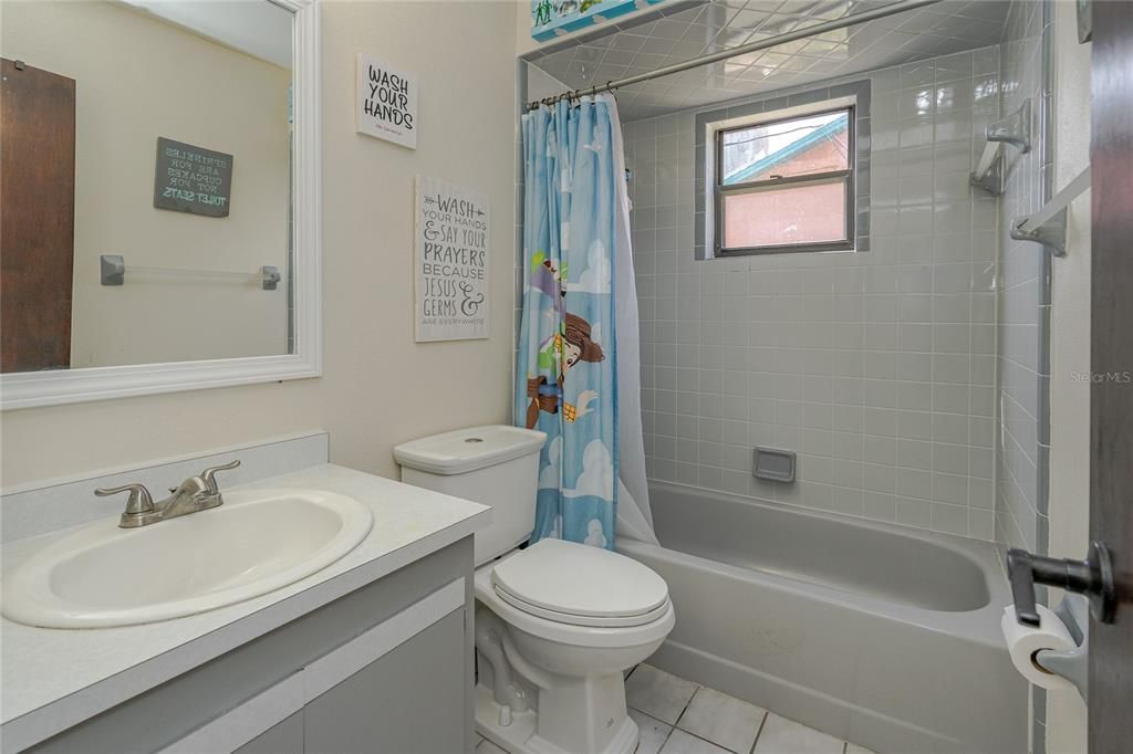 最近售出: $349,000 (3 贝兹, 2 浴室, 1464 平方英尺)