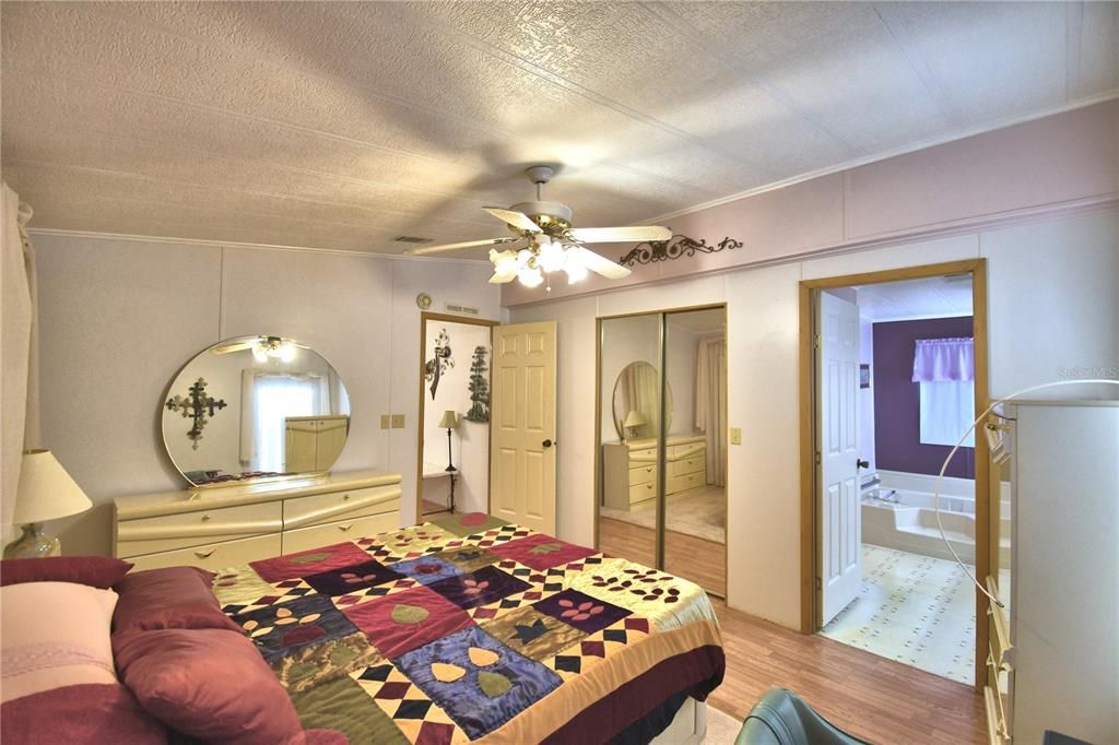 Recently Sold: $123,900 (2 beds, 2 baths, 1464 Square Feet)
