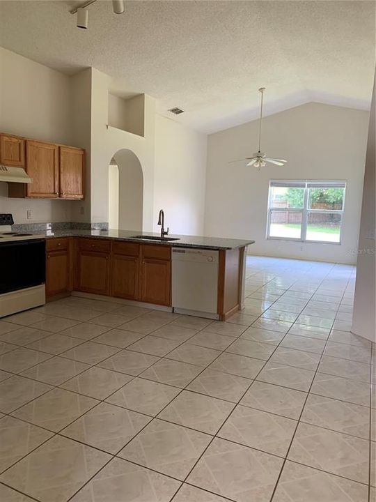 Recently Rented: $2,200 (3 beds, 2 baths, 1632 Square Feet)