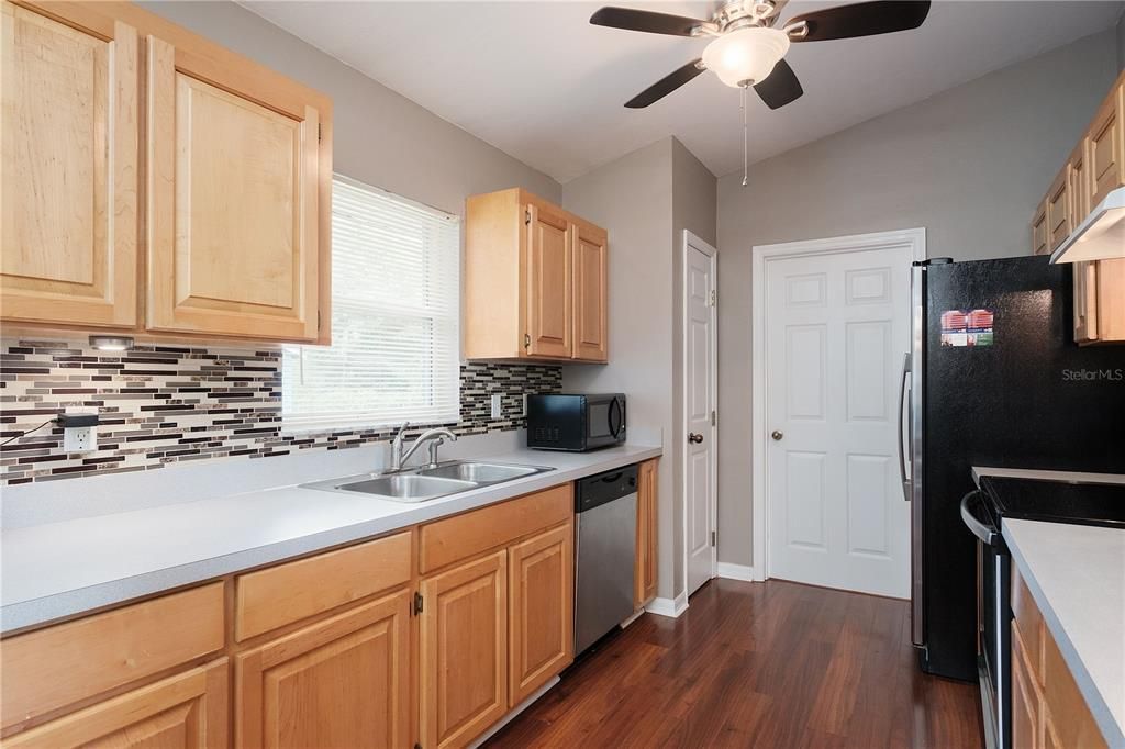 Recently Sold: $325,000 (3 beds, 2 baths, 1327 Square Feet)