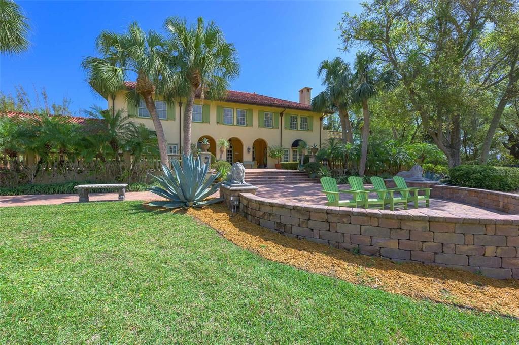 Recently Sold: $2,999,999 (8 beds, 7 baths, 8274 Square Feet)