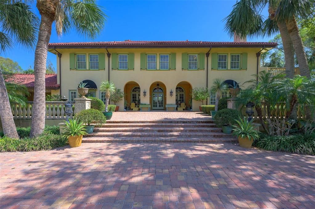 Recently Sold: $2,999,999 (8 beds, 7 baths, 8274 Square Feet)