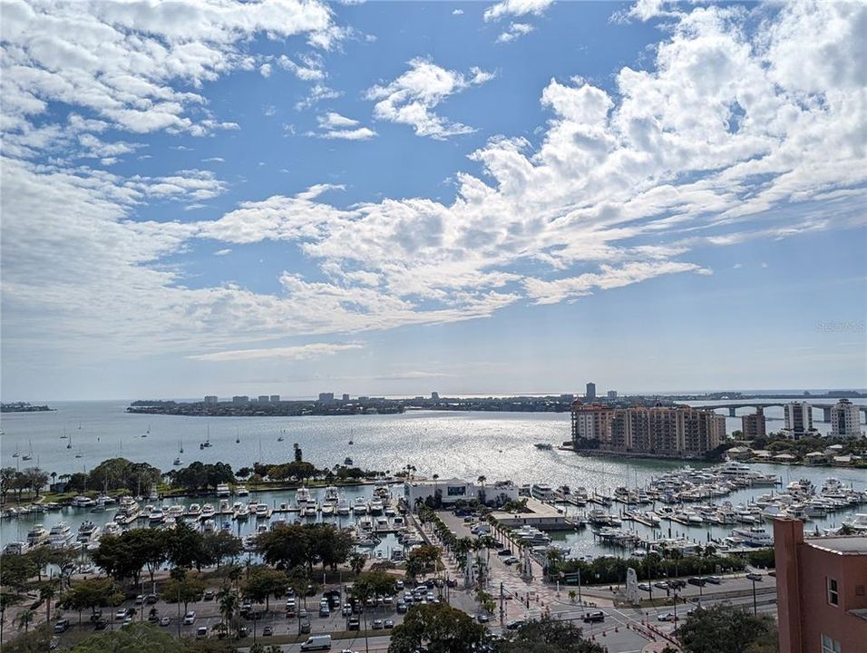 Vendido Recientemente: $598,360 (3 camas, 3 baños, 2275 Pies cuadrados)