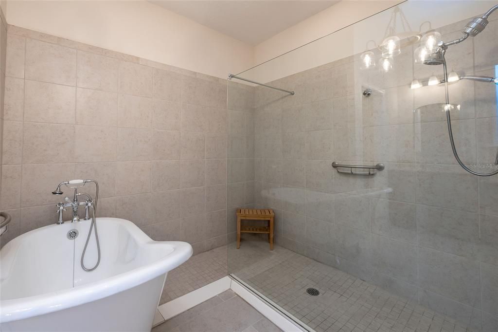 最近售出: $399,900 (3 贝兹, 2 浴室, 2154 平方英尺)
