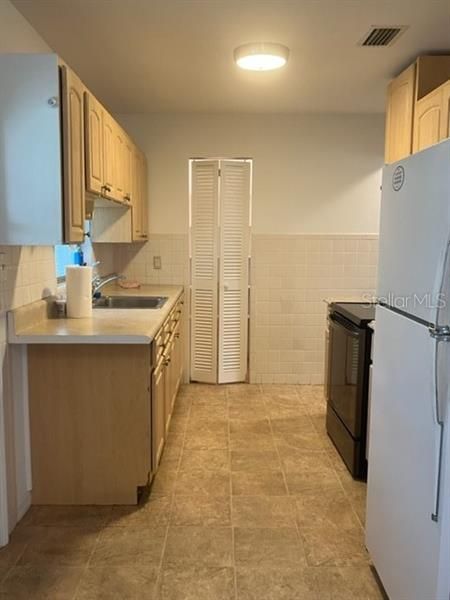 Recently Rented: $1,600 (2 beds, 1 baths, 971 Square Feet)